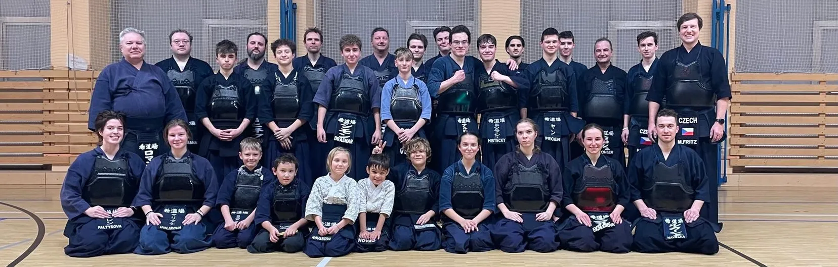 Skupinová fotografie členů Nozomi Dojo
